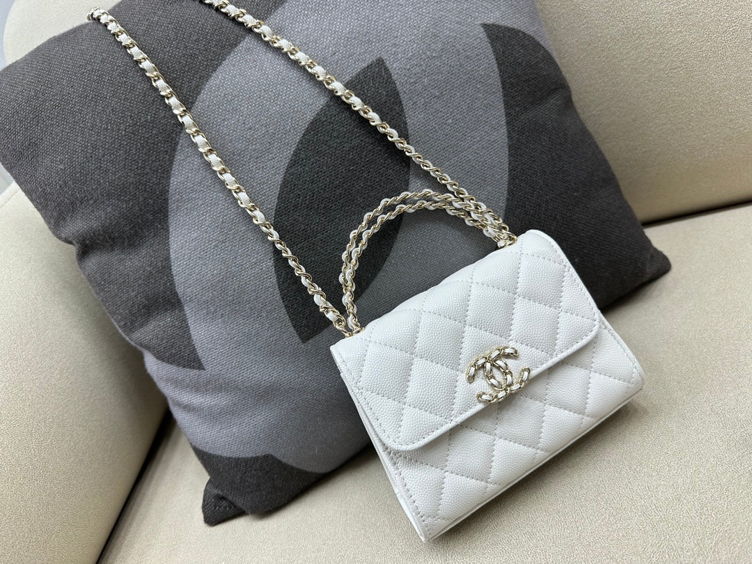 CC Clutch With Chain Caviar White 12 × 15 × 6 cm
