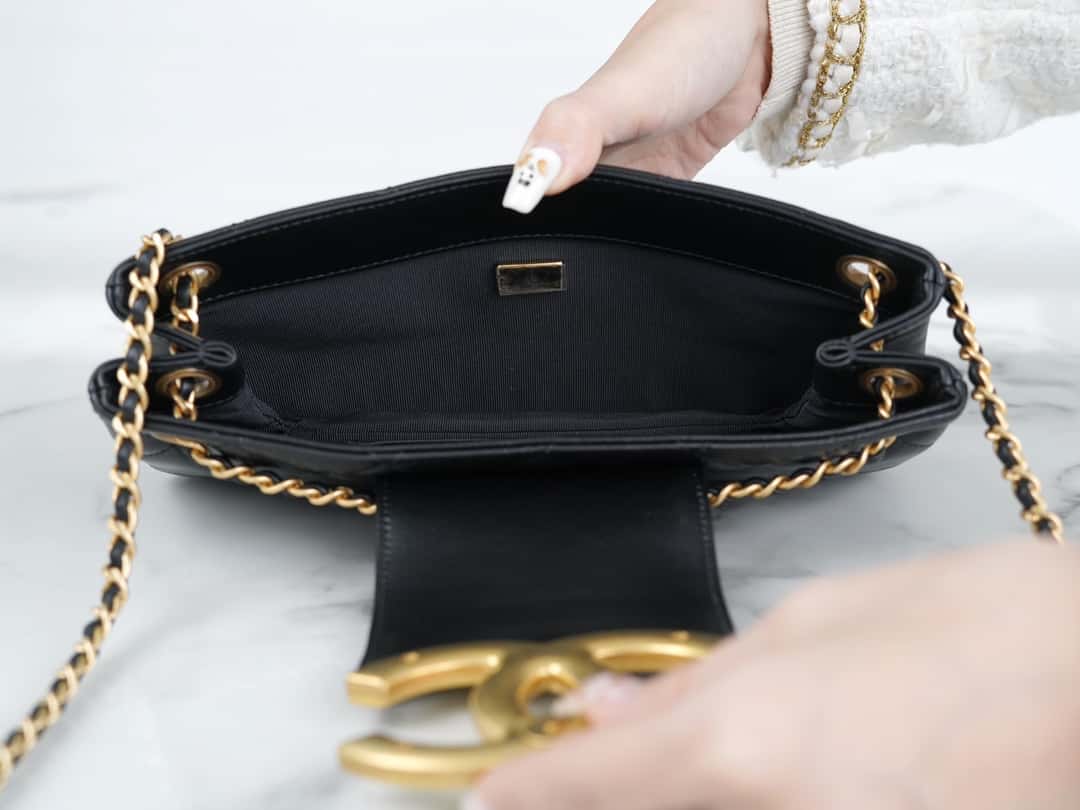 ππππ‘ππ πππ Vintage Logo Quilted Lambskin Shoulder Bag 11.5x24x4.5cm