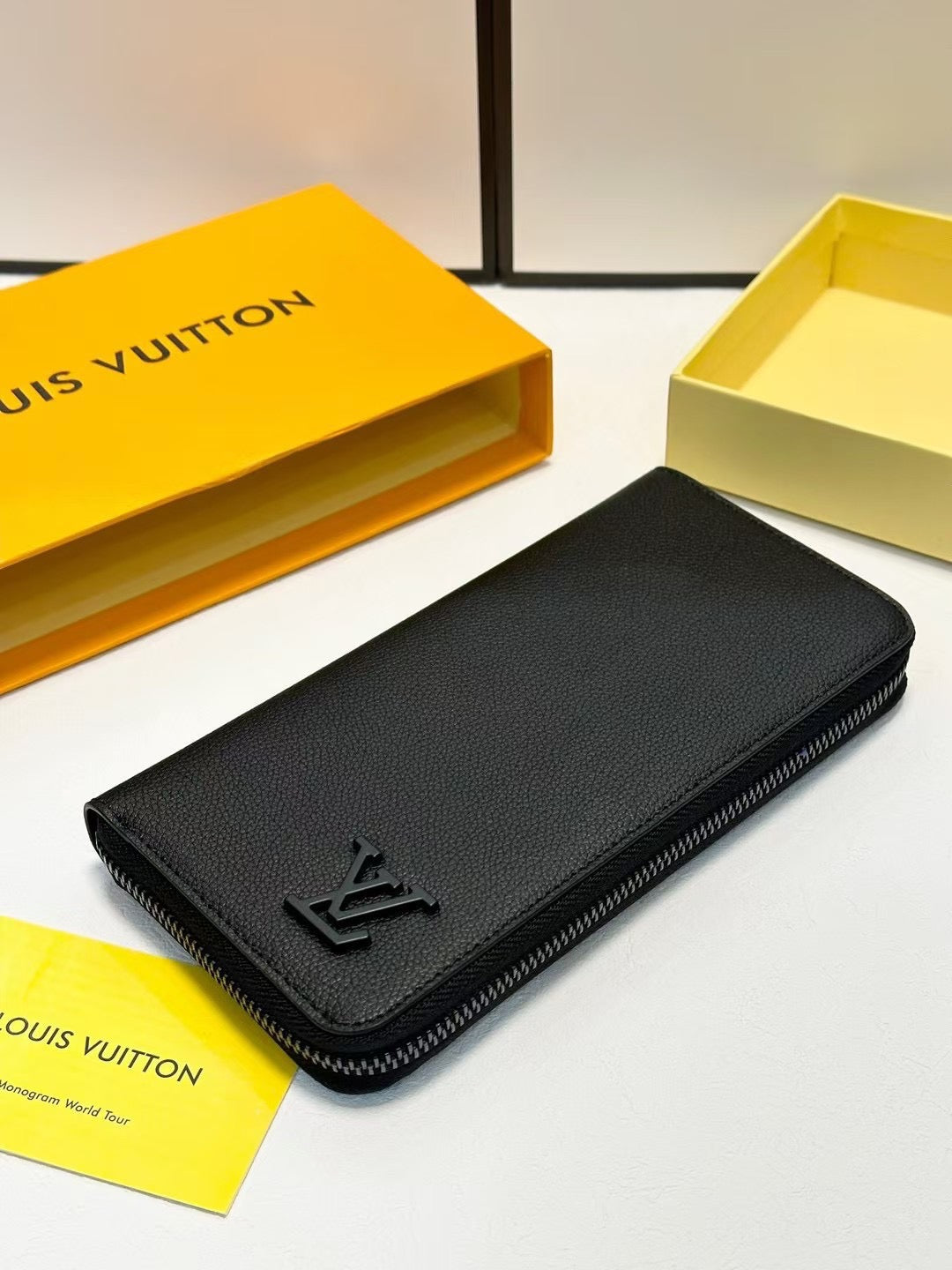 LV Louis Vuitton Classic Simple Black Clutch Bag 19x10cm