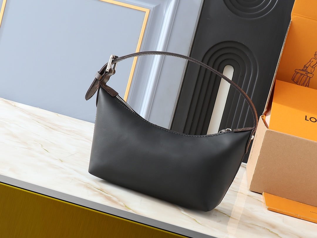 Louis Vuitton LV Hills Pochette Classic Black 20.5x6x16cm