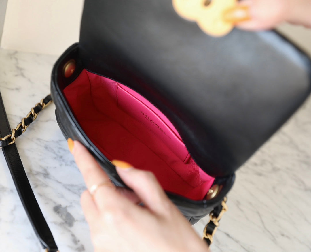 CHANEL Heart Casual Style Flap Bag Lambskin Chain Plain Leather Party Style