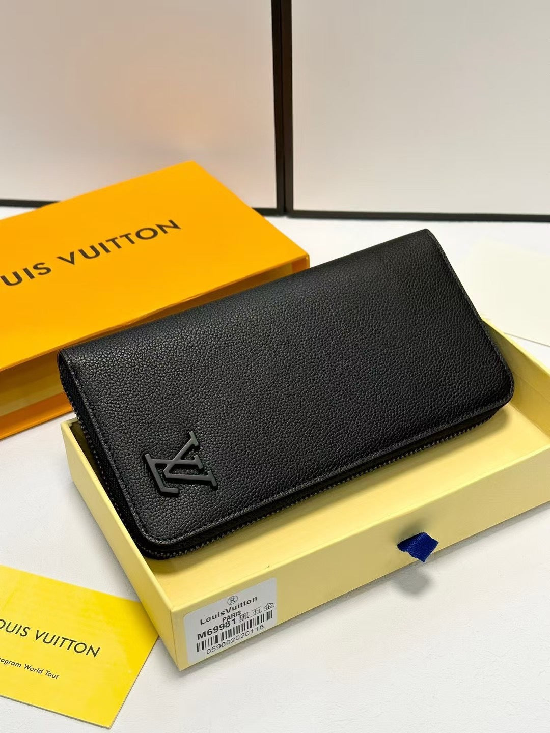 LV Louis Vuitton Classic Simple Black Clutch Bag 19x10cm