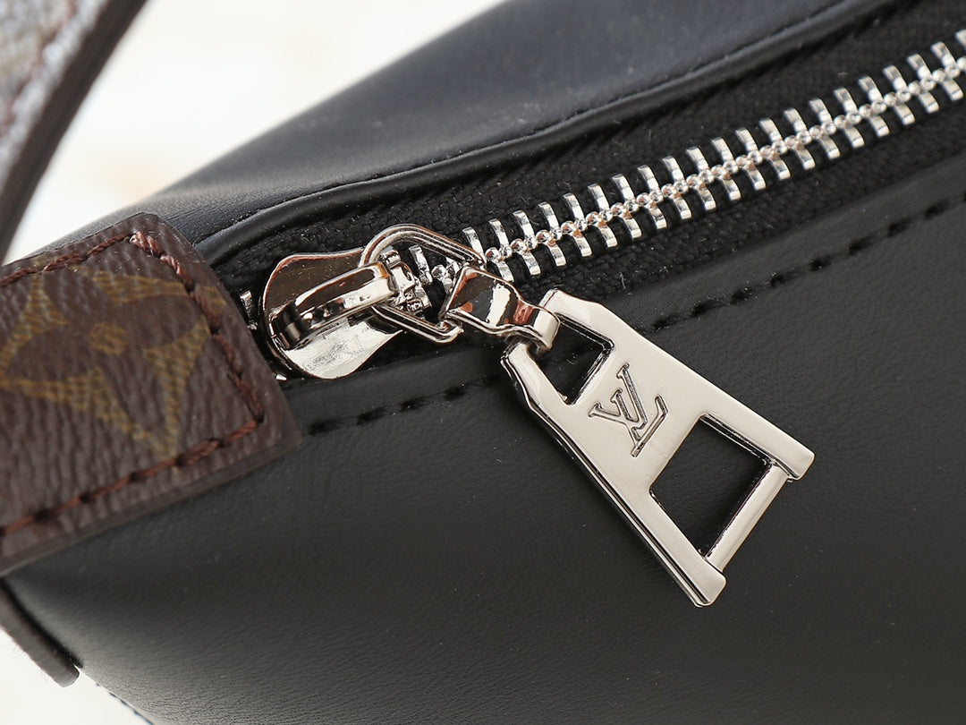 Louis Vuitton LV Hills Pochette Classic Black 20.5x6x16cm