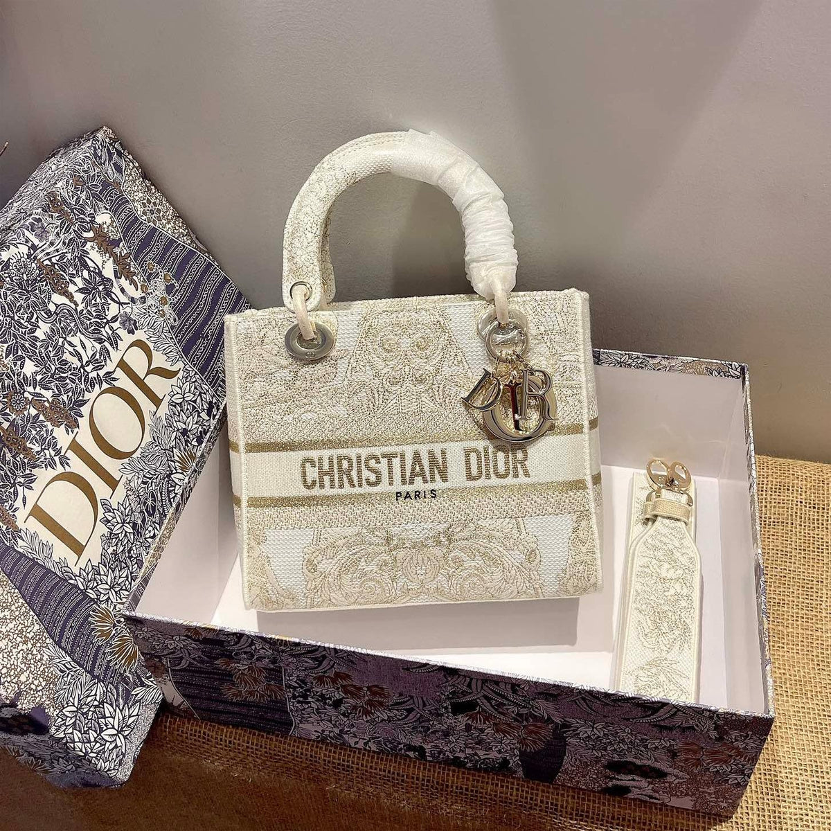 CHRISTIAN DIOR Canvas Around The World Stella Embroidered Medium Lady D-Lite White Gold