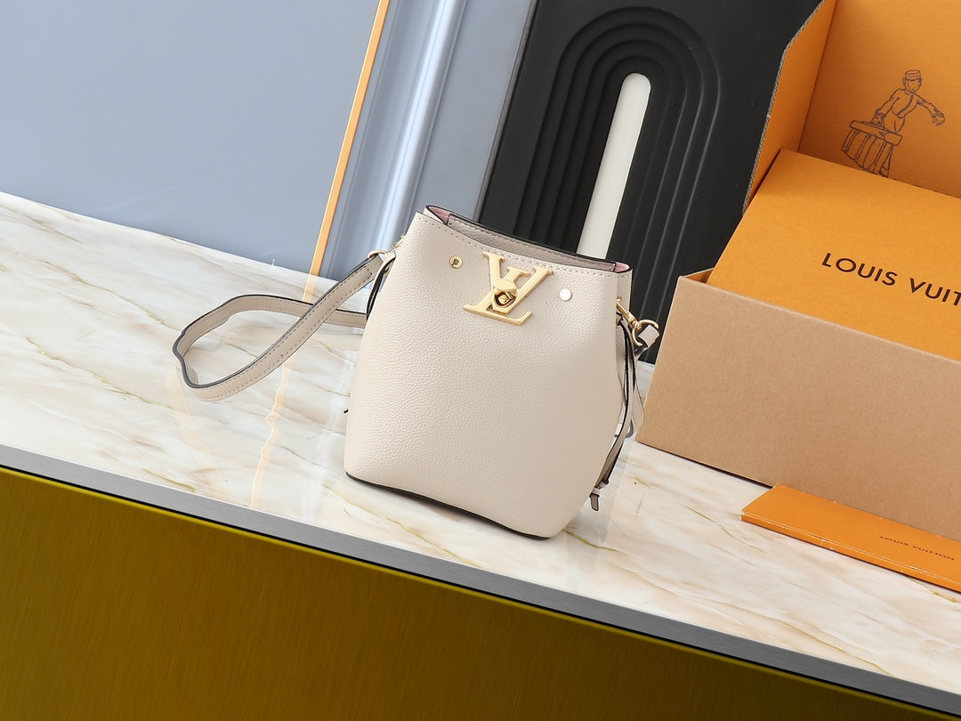 Louis Vuitton LV Tiny Nano Lockme Bucket Shoulder Bag 13.5x16.0x10.0cm