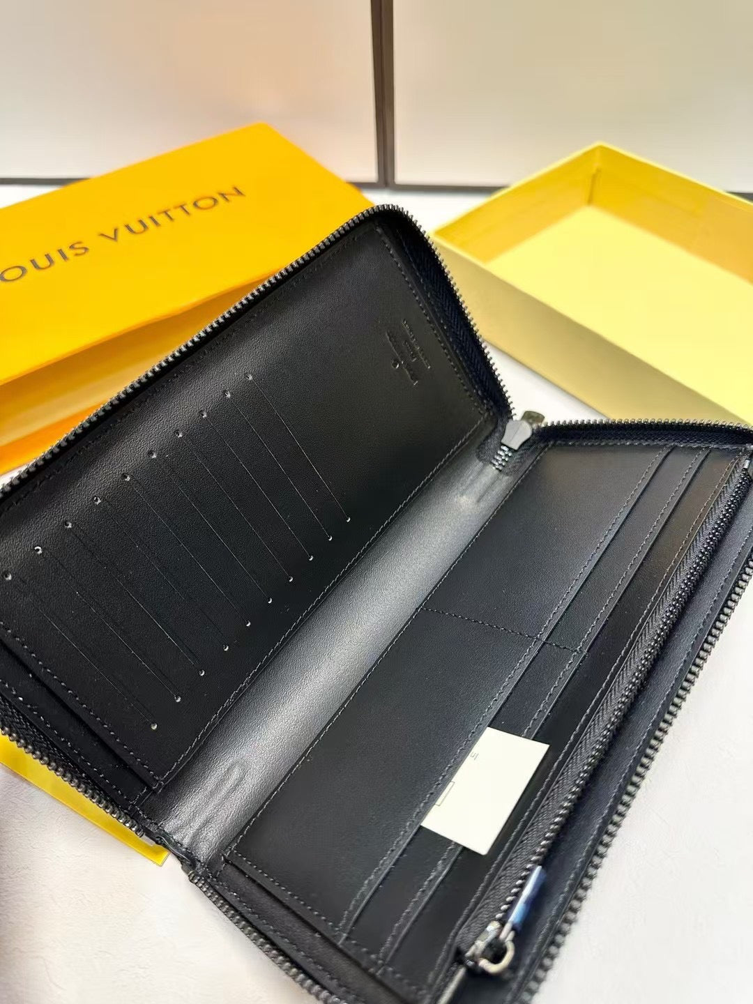 LV Louis Vuitton Classic Simple Black Clutch Bag 19x10cm