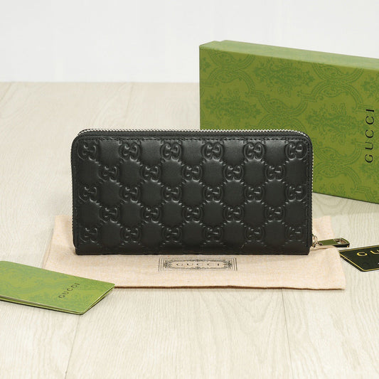 Gucci Single Zipper Handbag Black 20x10cm