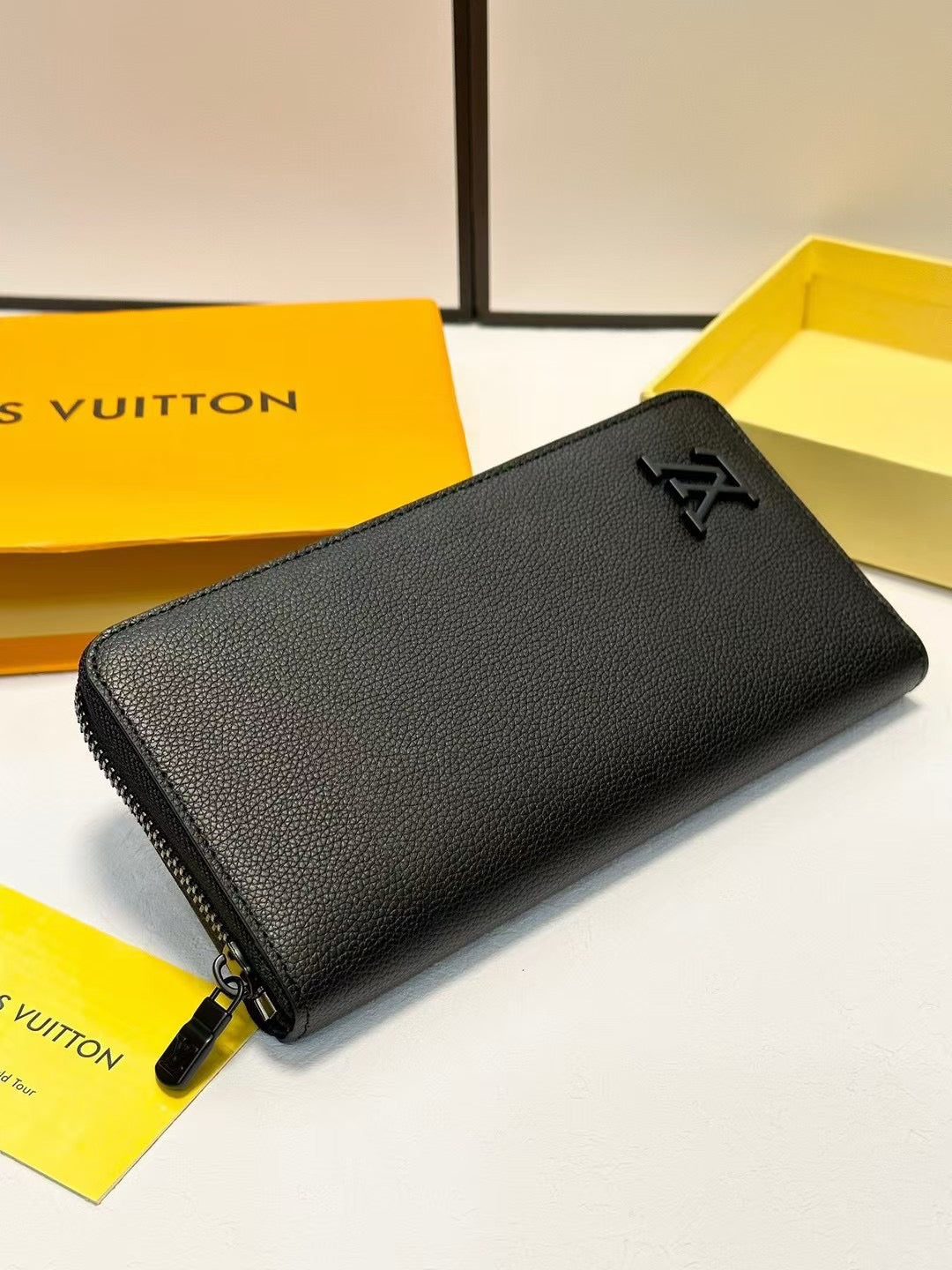 LV Louis Vuitton Classic Simple Black Clutch Bag 19x10cm
