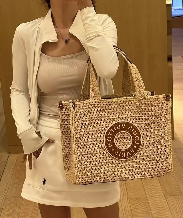 LOUIS VUITTON  Raffia Calfskin By The Pool OnTheGo MM Natural 39x15x30cm