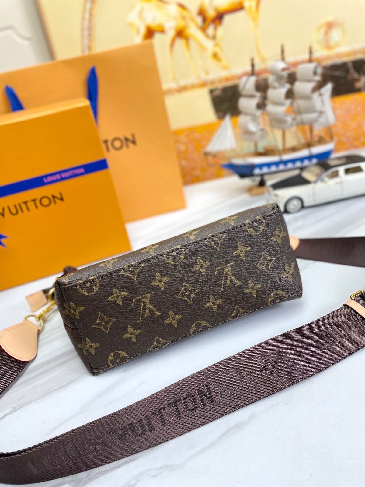 Lv Louis V 60435 Crossbody Bag 25cm