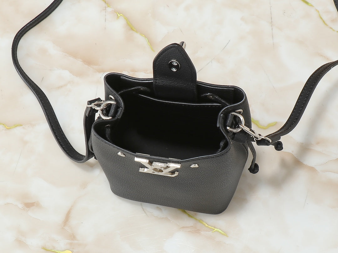 Louis Vuitton LV Tiny Nano Lockme Bucket Shoulder Bag 13.5x16.0x10.0cm