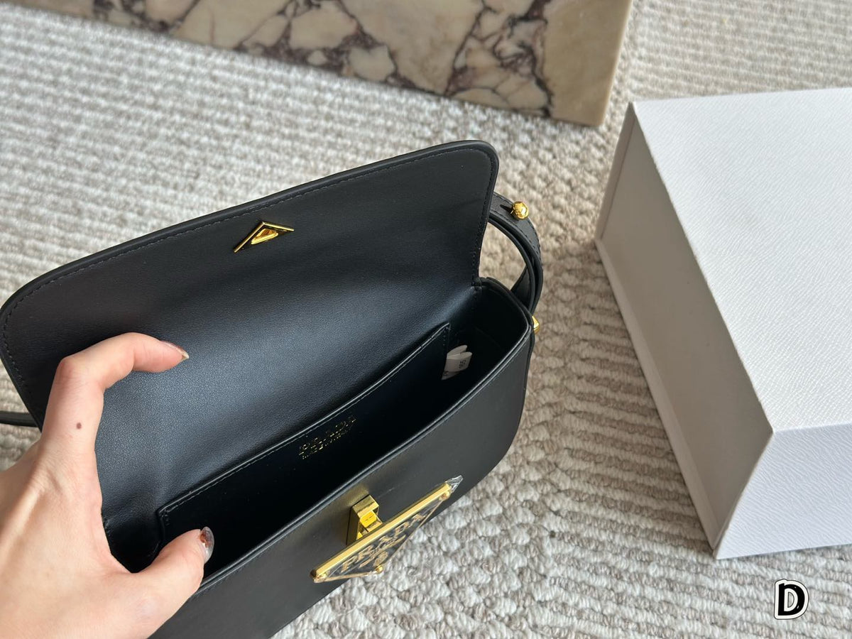 Prada Femme Handbag Black 21x13cm