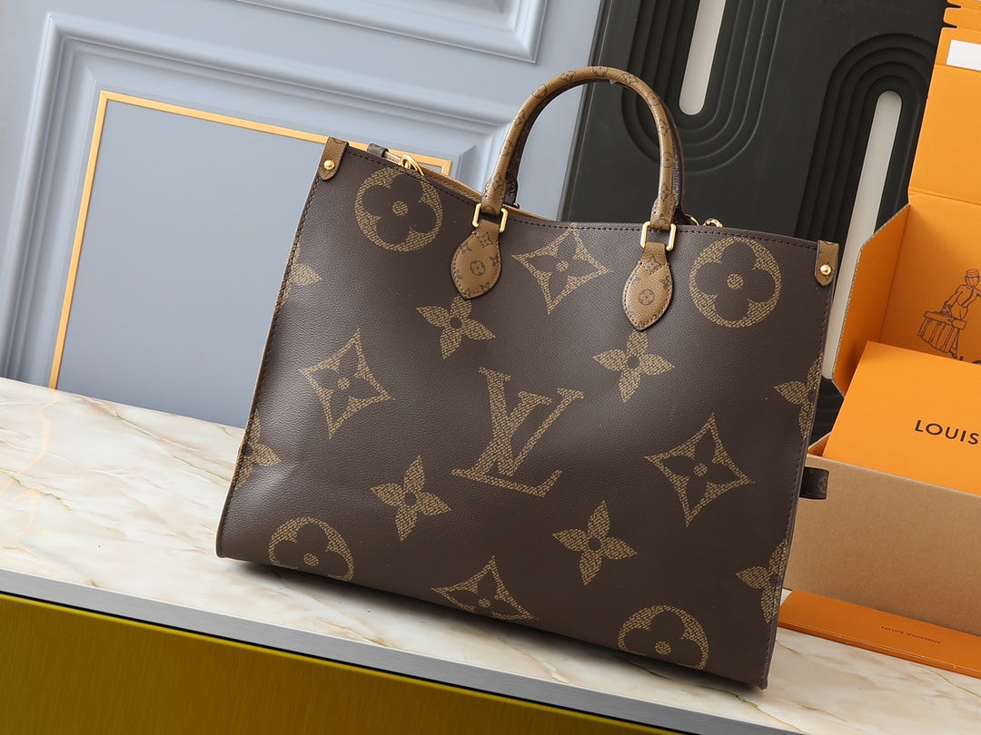 LOUIS VUITTON  Reverse Monogram Giant Onthego Voyage