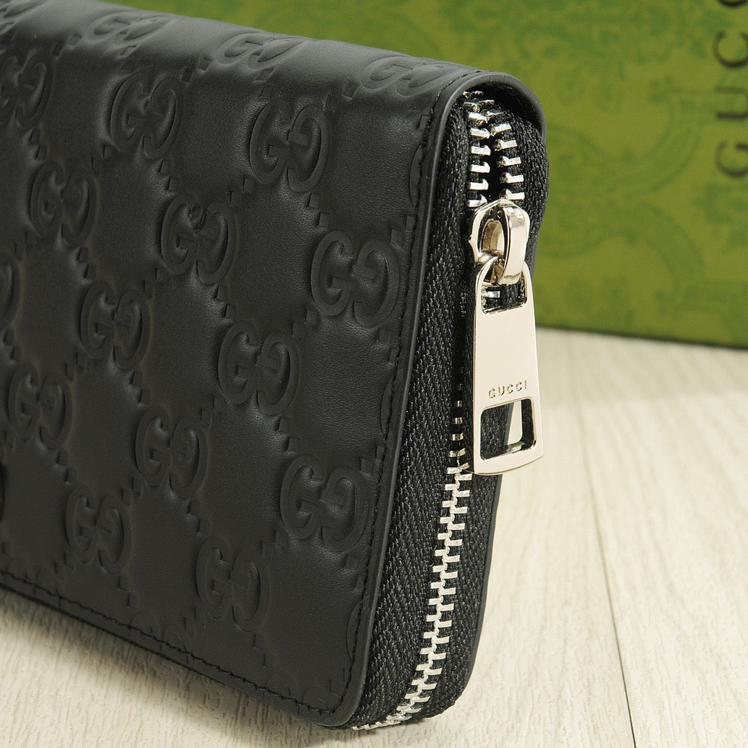 Gucci Single Zipper Handbag Black 20x10cm