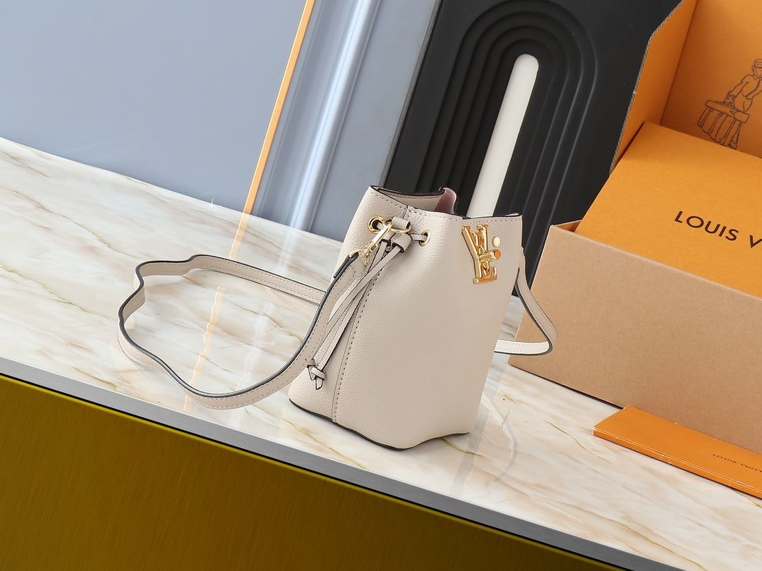 Louis Vuitton LV Tiny Nano Lockme Bucket Shoulder Bag 13.5x16.0x10.0cm