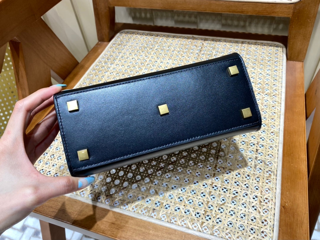 YSL Manhattan Nano Bag Black 593741 21x16x9cm