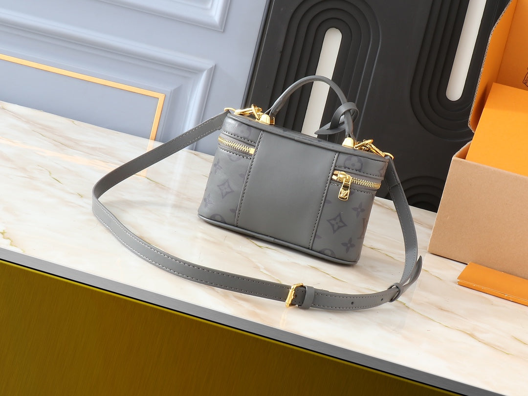 Louis Vuitton LV Vanity Chain Pouch Shoulder Bag 19×11.5×6.5cm