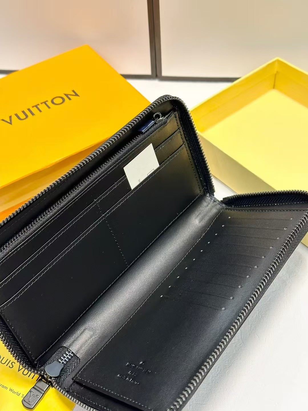 LV Louis Vuitton Classic Simple Black Clutch Bag 19x10cm