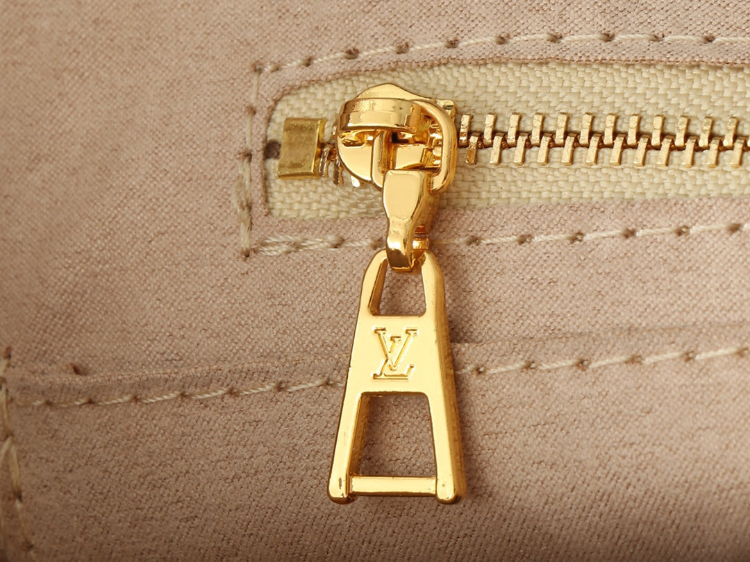 Louis Vuitton Monogram Canvas Bag 35 x 27 x 14 cm